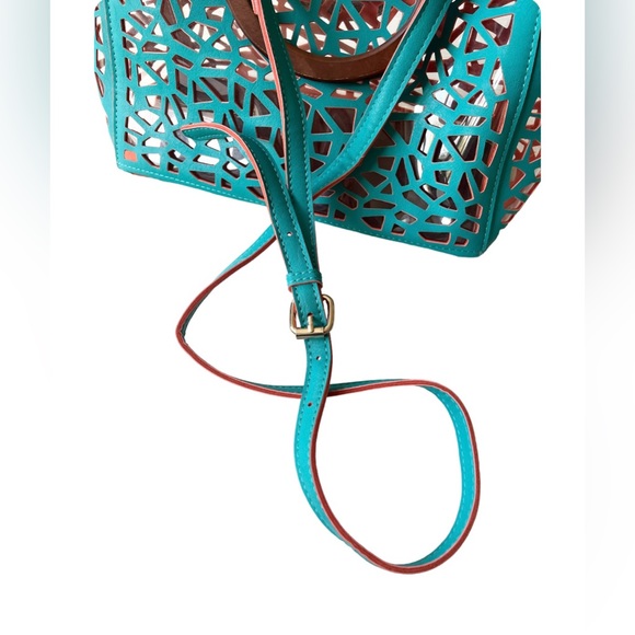 Republic Vegan Transparent Bag - Picture 6 of 10